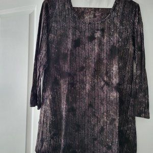 Woman's long sleeve top